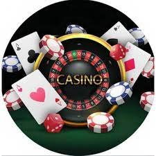 Antarmuka permainan AduQ di platform alexa bet menampilkan meja kartu dengan pemain